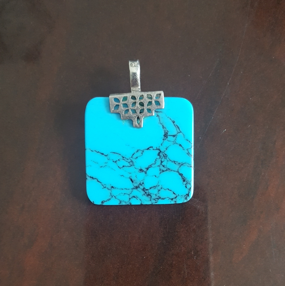 Beautiful Charm - Picture 3 of 9